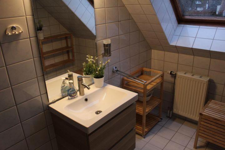 Ferienwohnung-Nils-Holgerson-Mit-Balkon-Zwischen-Strand-Wald-Wiese-Im-Suedosten-Der-Insel-Ruegen Gustow  エクステリア 写真