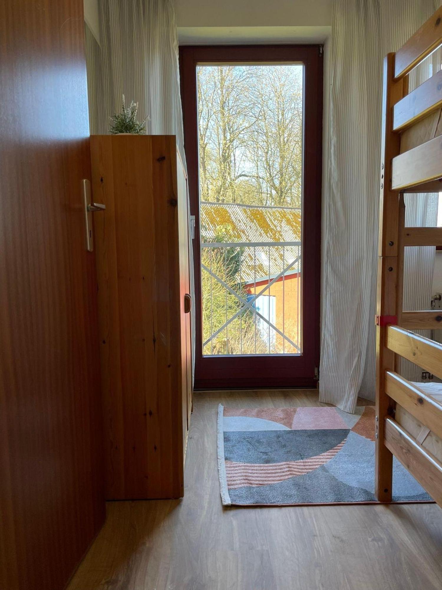 Ferienwohnung-Nils-Holgerson-Mit-Balkon-Zwischen-Strand-Wald-Wiese-Im-Suedosten-Der-Insel-Ruegen Gustow  エクステリア 写真